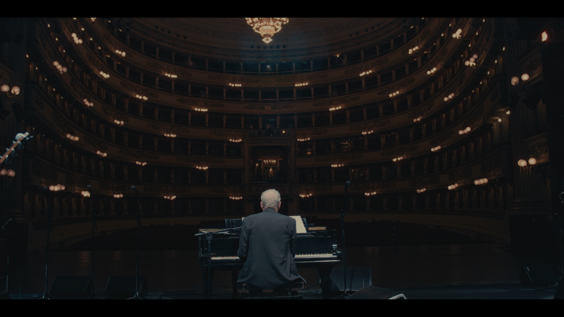 Paolo Conte Alla Scala - Il Maestro è Nell'anima